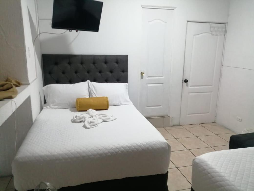 Global Airport Inn Free Shuttle Guatemala Habitación foto