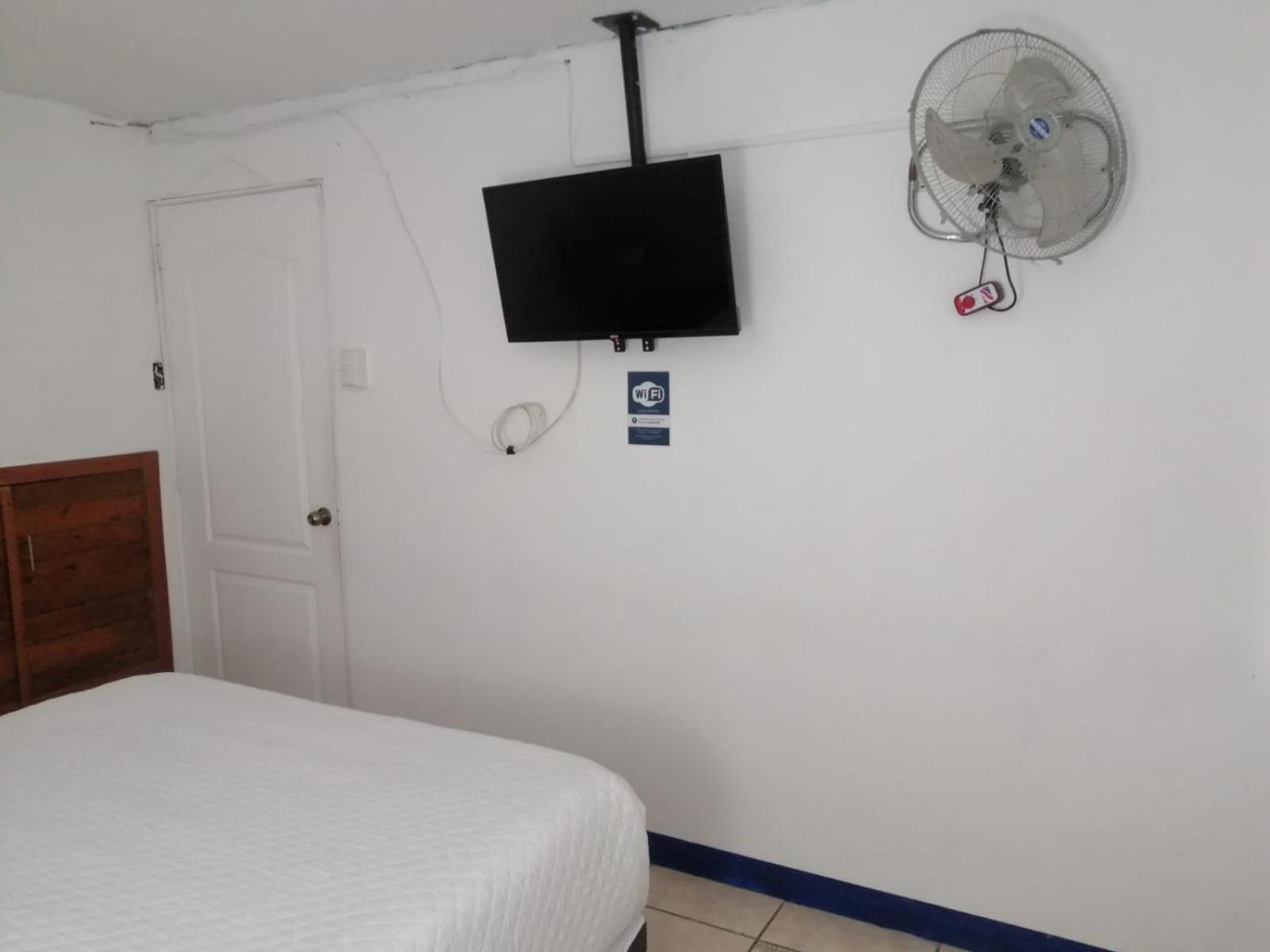 Global Airport Inn Free Shuttle Guatemala Exterior foto